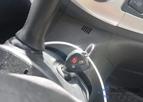 2010 Toyota Matrix z USA, uszkodzony, nr VIN 2T1KU4EE9AC195743